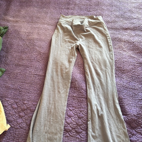Old Navy Active Flare Leggings - Picture 4 of 13